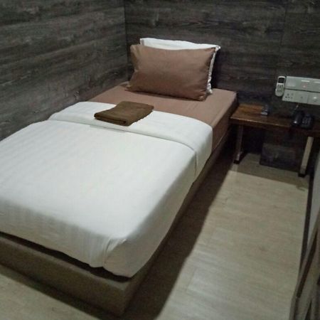 ชิง หยุน เรสต์เฮาส์ Hotel Kampong Serusup ภายนอก รูปภาพ